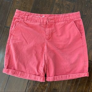 GAP Size 4 Boyfriend Roll-Up Khaki Shorts
